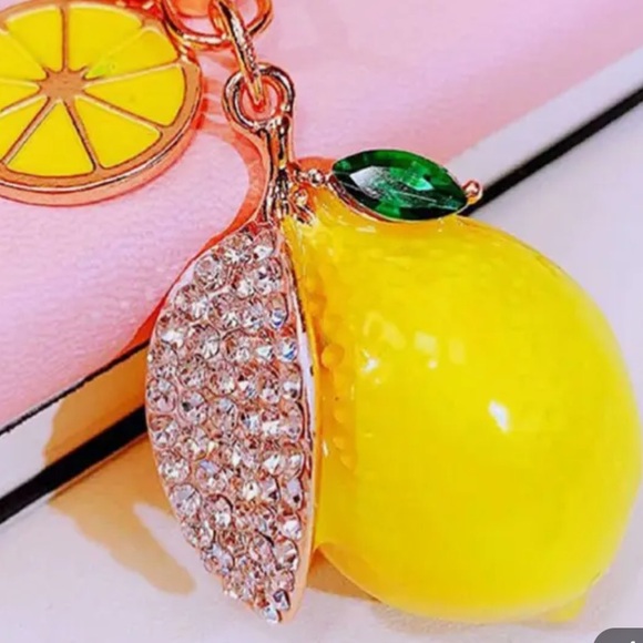 LEMON WITH CRYSTAL ACCENTS AND LEAVES BAG CHARM/KEY CHAIN NEW - Picture 2 of 3